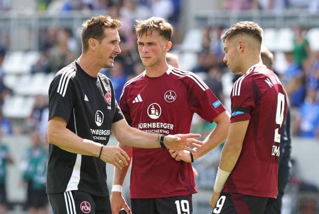 25 08 2024 Soccer Season 2024 2025 2 Soccer Bundesliga 03 Matchday SV Darmstadt 98 SVD D98 Lilien 1 FC Nürnberg FCN Club Sportfoto Zink DaMa xdaxmax DFL regulations prohibit any use of photographs as image sequences and or quasi video only for editorial use Miroslav Klose Trainer 1 FC Nürnberg FCN talks to Michael Sevcik 19, 1 FC Nürnberg FCN Stefanos Tzimas 9, 1 FC Nürnberg FCN after the match and gives instructions tips