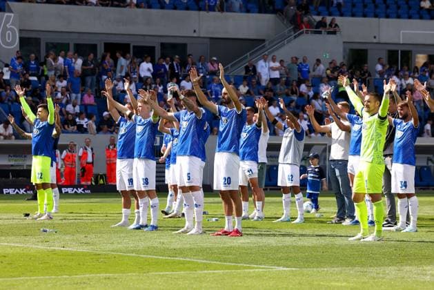2024 08 25 xJFAx Football 2 Bundesliga 3 Matchday Season 2024 25, SV Darmstadt 98 1 FC Nürnberg v l , SV Darmstadt 98 thanks the fans, thanks team after the match, after the match thanks the fans, applauds the fans DFL DFB REGULATIONS PROHIBIT ANY USE OF PHOTOGRAPHS as IMAGE SEQUENCES and or QUASI VIDEO Copyright: JoaquimxFerreira