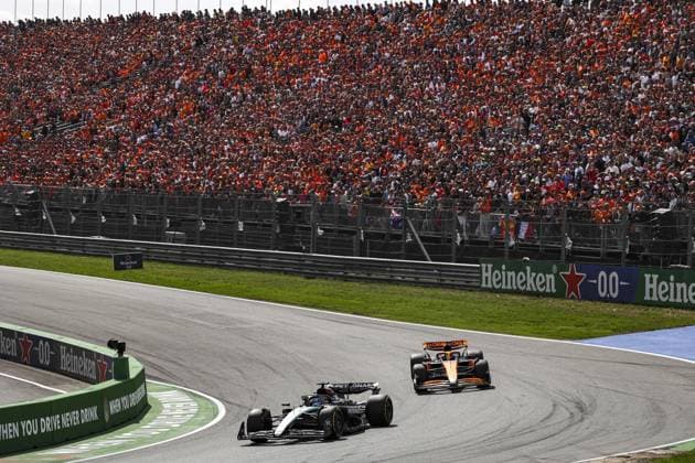 63 RUSSELL George (gbr), Mercedes AMG F1 Team W15, 81 PIASTRI Oscar (aus), McLaren F1 Team MCL38, action during the Formula 1 Heineken Dutch Grand Prix 2024, 15th round of the 2024 Formula One World Championship, WM, Weltmeisterschaft from August 23 to 25, 2024 on the Circuit Zandvoort, in Zandvoort, Netherlands - F1 - DUTCH GRAND PRIX 2024 DPPI Panoramic 240825_R15_OLANDA_DP_AV6_0552_