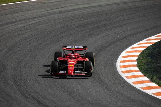 55 SAINZ Carlos (spa), Scuderia Ferrari SF-24, action during the Formula 1 Heineken Dutch Grand Prix 2024, 15th round of the 2024 Formula One World Championship, WM, Weltmeisterschaft from August 23 to 25, 2024 on the Circuit Zandvoort, in Zandvoort, Netherlands - F1 - DUTCH GRAND PRIX 2024 DPPI Panoramic  240825_R15_OLANDA_DP_XB5_6279_