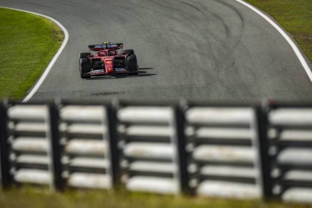 55 SAINZ Carlos (spa), Scuderia Ferrari SF-24, action during the Formula 1 Heineken Dutch Grand Prix 2024, 15th round of the 2024 Formula One World Championship, WM, Weltmeisterschaft from August 23 to 25, 2024 on the Circuit Zandvoort, in Zandvoort, Netherlands - F1 - DUTCH GRAND PRIX 2024 DPPI Panoramic  240825_R15_OLANDA_DP_XB3_6713_