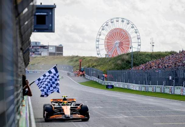 Bilder des Jahres 2024, Sport 08 August Sport Themen der Woche KW34 Sport Bilder des Tages ZANDVOORT - Lando Norris (McLaren) wins the F1 Grand Prix of the Netherlands at the Circuit of Zandvoort. ANP REMKO DE WAAL xVIxANPxSportx xxANPxIVx 506727392 originalFilename: 506727392.jpg