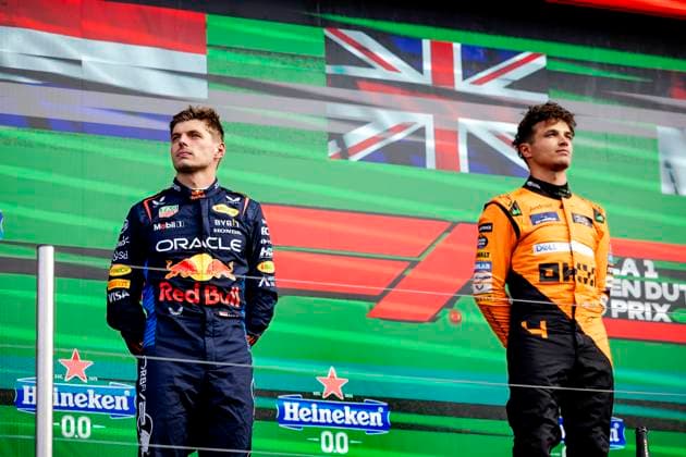 ZANDVOORT - Max Verstappen (Red Bull Racing) and Lando Norris (McLaren) on the podium after the F1 Grand Prix of the Netherlands at the Circuit of Zandvoort. ANP REMKO DE WAAL xVIxANPxSportx xxANPxIVx 506727531 originalFilename: 506727531.jpg