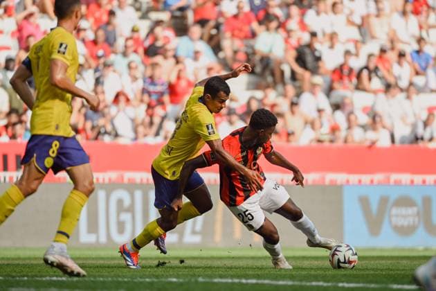 MCKENZIE Mark (TOULOUSE FC) and CHO Mohamed-ali (OGC Nice). OGC Nice vs Toulouse FC, Ligue 1 in Allianz Riviera, NICE, France, on August 25, 2024. FOOTBALL : OGC Nice vs Toulouse FC - Ligue 1 - 25 08 25 FredDides Panoramic 