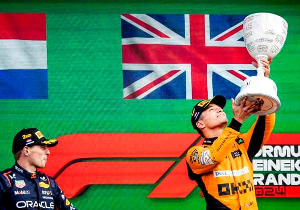 ZANDVOORT - Max Verstappen (Red Bull Racing) and Lando Norris (McLaren) on the podium after the F1 Grand Prix of the Netherlands at the Circuit of Zandvoort. ANP SEM VAN DER WAL xVIxANPxSportx xxANPxIVx 506730054 originalFilename: 506730054.jpg