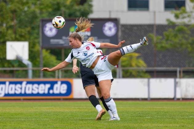 Ingolstadt, Germany 25 August 2024 2 BL Women 2024 2025 FC Ingolstadt 04 vs 1 FC Nürnberg In the picture from left in the duel Kerstin Bogenschütz Bogenschuetz FCI and Meret Günster Guenster FCN MTV Stadion Bayern Copyright: xFotostandx xSchaeferx