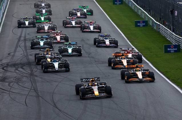 Start, 1 Max Verstappen NLD, Oracle Red Bull Racing , 4 Lando Norris GBR, McLaren Formula 1 Team , 63 George Russell GBR, Mercedes AMG Petronas F1 Team , 81 Oscar Piastri AUS, McLaren Formula 1 Team , F1 Grand Prix of the Netherlands at Circuit Zandvoort on August 25, 2024 in Zandvoort, Netherlands Photo by HOCH ZWEI Zandvoort Netherlands
