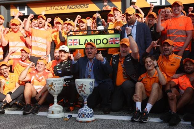 F1 Grand Prix Of The Netherlands 2024 Lando Norris of McLaren, Zak Brown, Oscar Piastri of McLaren and Andrea Stella celebrate with the team after the Formula 1 Grand Prix of The Netherlands at Circuit Zandvoort in Zandvoort, Netherlands on August 25, 2024. Zandvoort Netherlands  Copyright: xJakubxPorzyckix originalFilename:porzycki-f1grandp240825_npE81.jpg