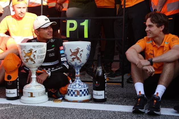 F1 Grand Prix Of The Netherlands 2024 Lando Norris and Oscar Piastri of McLaren celebrate with the team after the Formula 1 Grand Prix of The Netherlands at Circuit Zandvoort in Zandvoort, Netherlands on August 25, 2024. Zandvoort Netherlands  Copyright: xJakubxPorzyckix originalFilename:porzycki-f1grandp240825_npkYy.jpg