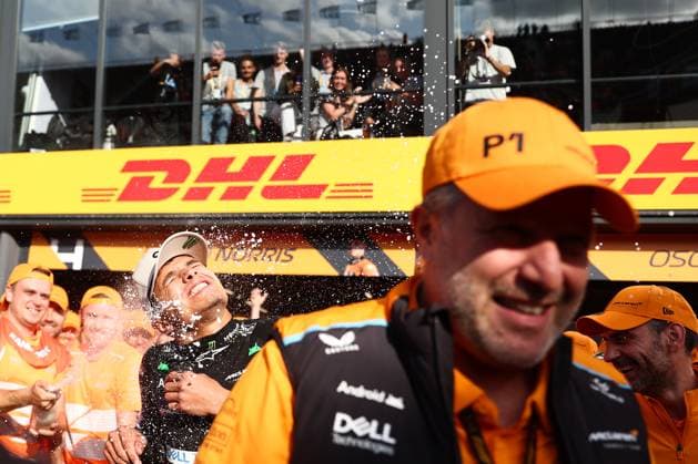F1 Grand Prix Of The Netherlands 2024 Lando Norris of McLaren and Zak Brown celebrate with the team after the Formula 1 Grand Prix of The Netherlands at Circuit Zandvoort in Zandvoort, Netherlands on August 25, 2024. Zandvoort Netherlands  Copyright: xJakubxPorzyckix originalFilename:porzycki-f1grandp240825_npqlk.jpg