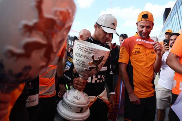 F1 Grand Prix Of The Netherlands 2024 Lando Norris of McLaren celebrates with the team after the Formula 1 Grand Prix of The Netherlands at Circuit Zandvoort in Zandvoort, Netherlands on August 25, 2024. Zandvoort Netherlands  Copyright: xJakubxPorzyckix originalFilename:porzycki-f1grandp240825_npVUS.jpg