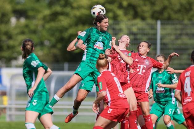from left Lara Schmidt SV Werder Bremen, 24 , Taylor Ziemer 1 FC Köln, 18 and Dora Zeller 1 FC Köln, 19 in header duel, header, duel, action, action scene, 25 08 2024, Münster Germany , Soccer, Test match women, SV Werder Bremen 1 FC Köln xobx