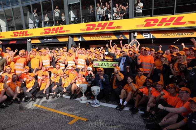 4 Lando Norris McLaren Formula 1 Team, 04 , 81 Oscar Piastri McLaren Formula 1 Team, 81 , Zak Brown, Andrea Stella McLaren Formula 1 Team, Team Principal , Team Celebration, Post Race, NDL, Formula 1 World Championship, Dutch Grand Prix, Circuit Zandvoort, Race Day, 25 08 2024 NDL, Formula 1 World Championship, Dutch Grand Prix, Netherlands, Circuit Zandvoort, 25 08 2024 Zandvoort Copyright: xEibner-Pressefoto AnnikaxGrafx EP_AGF