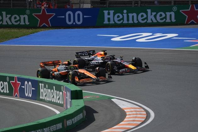 FORMULA 1 HEINEKEN DUTCH GRAND PRIX 2024 25 08 2024, Circuit Park Zandvoort, Zandvoort, FORMULA 1 HEINEKEN DUTCH GRAND PRIX 2024 , in the picture overtaking maneuver of Lando Norris GBR , McLaren F1 Team to Max Verstappen NLD , Oracle Red Bull Racing nordphotoxGmbHx xBratic nph00250