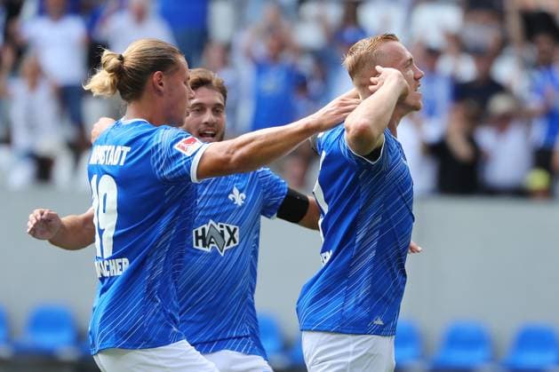 25 08 2024, xtvx, Fußball 2 Bundesliga, SV Darmstadt 98 1 FC Nürnberg emspor, v l Goal scored, Tor zum 1 0 Isac Lidberg SV Darmstadt 98 Torjubel, Goal celebration, celebrate the goal, celebrates scoring DFL DFB REGULATIONS PROHIBIT ANY USE OF PHOTOGRAPHS as IMAGE SEQUENCES and or QUASI VIDEO Darmstadt