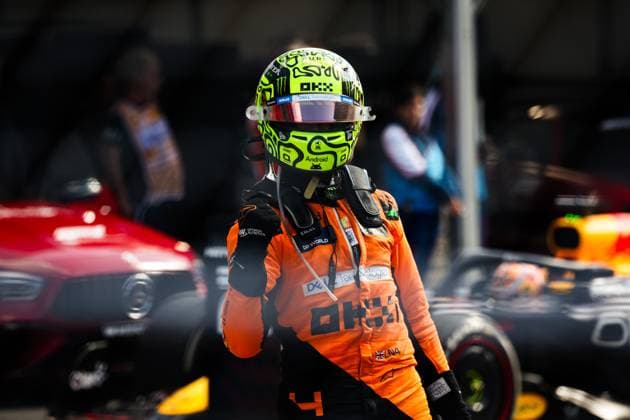 NORRIS Lando (gbr), McLaren F1 Team MCL38, portrait celebration during the Formula 1 Heineken Dutch Grand Prix 2024, 15th round of the 2024 Formula One World Championship, WM, Weltmeisterschaft from August 23 to 25, 2024 on the Circuit Zandvoort, in Zandvoort, Netherlands - F1 - DUTCH GRAND PRIX 2024 DPPI Panoramic  240825_R15_OLANDA_DP_FG0O2314