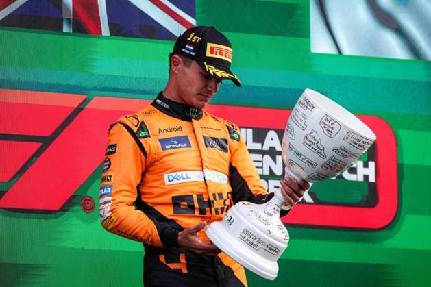 NORRIS Lando (gbr), McLaren F1 Team MCL38, portrait, podium, during the Formula 1 Heineken Dutch Grand Prix 2024, 15th round of the 2024 Formula One World Championship, WM, Weltmeisterschaft from August 23 to 25, 2024 on the Circuit Zandvoort, in Zandvoort, Netherlands - F1 - DUTCH GRAND PRIX 2024 DPPI Panoramic 240825_R15_OLANDA_DP_FG0O2665