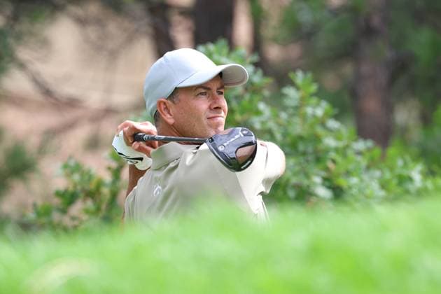 CASTLE ROCK, CO - AUGUST 25: PGA, Golf Herren golfer Adam Scott plays his tee shot on the 2nd hole during the final round of the PGA FedExCup BMW Championship on August 25th, 2024, at Castle Pines Golf Club in Castle Rock, Colorado. (Photo by Brian Spurlock Icon Sportswire) GOLF: AUG 25 PGA FedExCup Playoffs - BMW Championship EDITORIAL USE ONLY Icon2408255