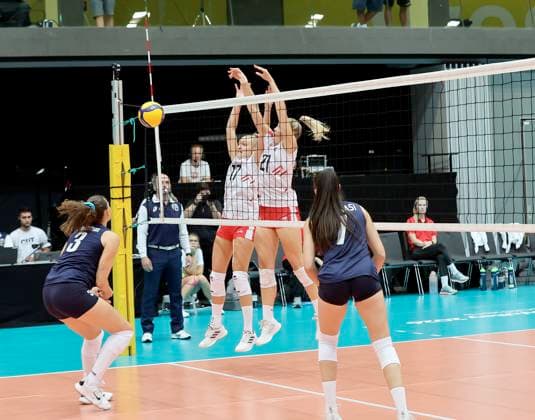 VOLLEYBALL - CEV EuroVolley 2026 qualification SCHWECHAT,AUSTRIA,25.AUG.24 - VOLLEYBALL - CEV EuroVolley 2026, ladies, qualification, OEVV international match, Länderspiel, Nationalmannschaft Austria vs Greece. Image shows Eirini Chatziefstratiadou (GRE), Dana Schmit and Verena Janka (AUT).  GEPAxpictures xHansxOberlaender