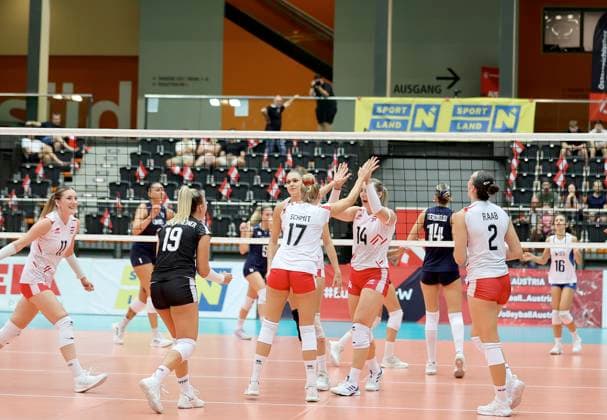 VOLLEYBALL - CEV EuroVolley 2026 qualification SCHWECHAT,AUSTRIA,25.AUG.24 - VOLLEYBALL - CEV EuroVolley 2026, ladies, qualification, OEVV international match, Länderspiel, Nationalmannschaft Austria vs Greece. Image shows the rejoicing of Austria.  GEPAxpictures xHansxOberlaender