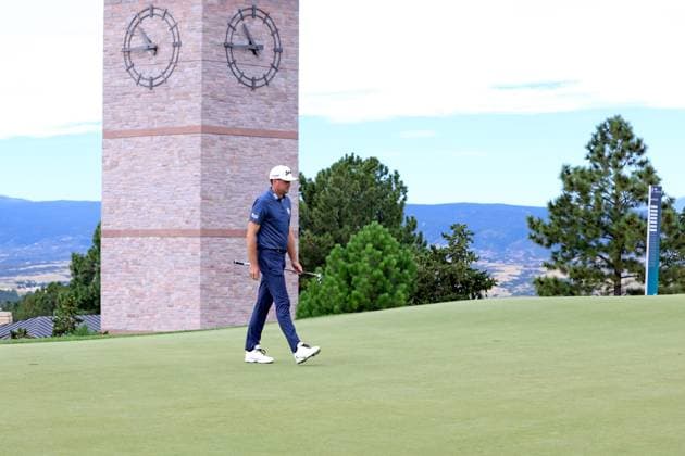 CASTLE ROCK, CO - AUGUST 25: PGA, Golf Herren golfer Keegan Bradley warms up on the practice putting green during the final round of the PGA FedExCup BMW Championship on August 25th, 2024, at Castle Pines Golf Club in Castle Rock, Colorado. (Photo by Brian Spurlock Icon Sportswire) GOLF: AUG 25 PGA FedExCup Playoffs - BMW Championship EDITORIAL USE ONLY Icon24082529