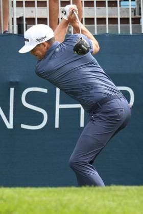 CASTLE ROCK, CO - AUGUST 25: PGA, Golf Herren golfer Keegan Bradley plays his tee shot on the first hole during the final round of the PGA FedExCup BMW Championship on August 25th, 2024, at Castle Pines Golf Club in Castle Rock, Colorado. (Photo by Brian Spurlock Icon Sportswire) GOLF: AUG 25 PGA FedExCup Playoffs - BMW Championship EDITORIAL USE ONLY Icon24082533