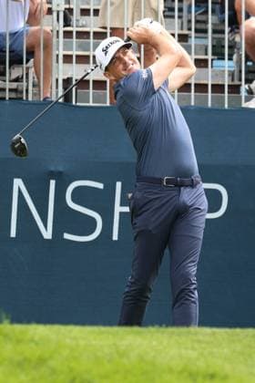 CASTLE ROCK, CO - AUGUST 25: PGA, Golf Herren golfer Keegan Bradley plays his tee shot on the first hole during the final round of the PGA FedExCup BMW Championship on August 25th, 2024, at Castle Pines Golf Club in Castle Rock, Colorado. (Photo by Brian Spurlock Icon Sportswire) GOLF: AUG 25 PGA FedExCup Playoffs - BMW Championship EDITORIAL USE ONLY Icon24082536