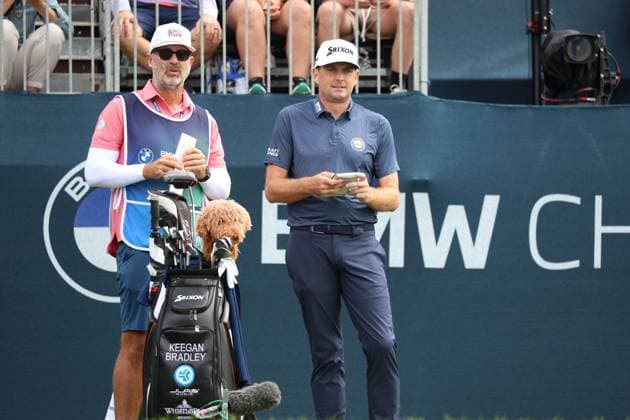 CASTLE ROCK, CO - AUGUST 25: PGA, Golf Herren golfer Keegan Bradley waits to tee off on the first hole during the final round of the PGA FedExCup BMW Championship on August 25th, 2024, at Castle Pines Golf Club in Castle Rock, Colorado. (Photo by Brian Spurlock Icon Sportswire) GOLF: AUG 25 PGA FedExCup Playoffs - BMW Championship EDITORIAL USE ONLY Icon24082538