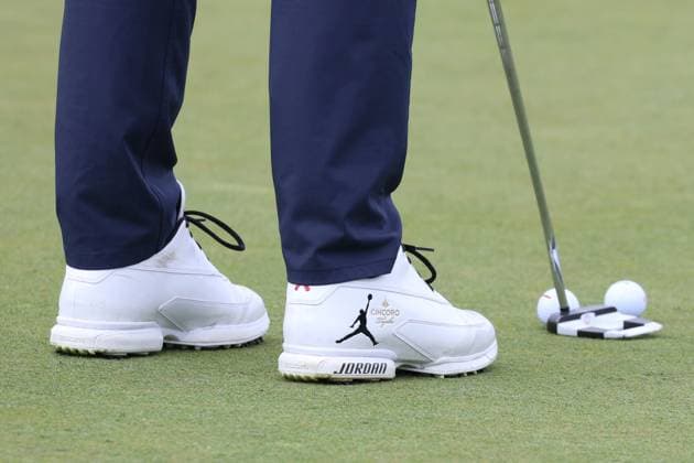 CASTLE ROCK, CO - AUGUST 25: A close up of the NIKE Jordan shoes worn by PGA, Golf Herren golfer Keegan Bradley as he warms up on the putting green during the final round of the PGA FedExCup BMW Championship on August 25th, 2024, at Castle Pines Golf Club in Castle Rock, Colorado. (Photo by Brian Spurlock Icon Sportswire) GOLF: AUG 25 PGA FedExCup Playoffs - BMW Championship EDITORIAL USE ONLY Icon24082541