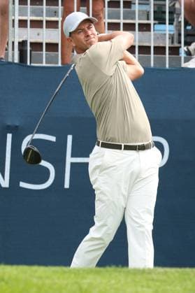 CASTLE ROCK, CO - AUGUST 25: PGA, Golf Herren golfer Adam Scott plays his tee shot on the first hole during the final round of the PGA FedExCup BMW Championship on August 25th, 2024, at Castle Pines Golf Club in Castle Rock, Colorado. (Photo by Brian Spurlock Icon Sportswire) GOLF: AUG 25 PGA FedExCup Playoffs - BMW Championship EDITORIAL USE ONLY Icon24082545