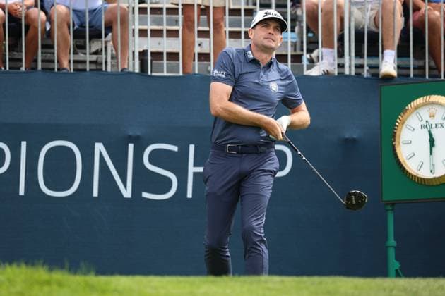 CASTLE ROCK, CO - AUGUST 25: PGA, Golf Herren golfer Keegan Bradley plays his tee shot on the first hole during the final round of the PGA FedExCup BMW Championship on August 25th, 2024, at Castle Pines Golf Club in Castle Rock, Colorado. (Photo by Brian Spurlock Icon Sportswire) GOLF: AUG 25 PGA FedExCup Playoffs - BMW Championship EDITORIAL USE ONLY Icon24082549