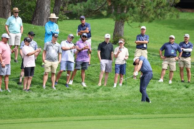 CASTLE ROCK, CO - AUGUST 25: PGA, Golf Herren golfer Keegan Bradley plays his second shot on the first hole during the final round of the PGA FedExCup BMW Championship on August 25th, 2024, at Castle Pines Golf Club in Castle Rock, Colorado. (Photo by Brian Spurlock Icon Sportswire) GOLF: AUG 25 PGA FedExCup Playoffs - BMW Championship EDITORIAL USE ONLY Icon24082551