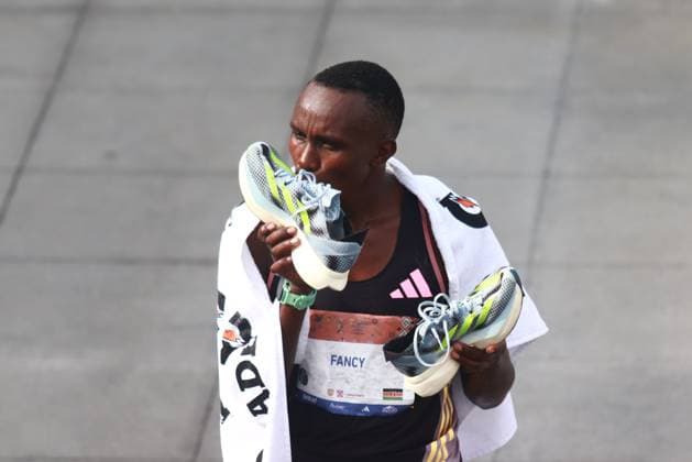 August 25, 2024, Mexico City, Ciudad de Mexico, Mexico: Fancy Chemutai of Kenya celebrating after cross the finish line in womenÃ¢â‚¬â ¢s first place of the XLI Mexico City Marathon 2024 posing with her medal. on August 25, 2024 in Mexico City, Mexico. Mexico City Mexico - ZUMAe321 20240825_zsa_e321_020 Copyright: xCarlosxSantiago xEyepixxGroupx
