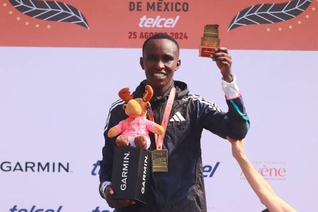 August 25, 2024, Mexico City, Ciudad de Mexico, Mexico: Women s first place Winner of the XLI Mexico City Marathon 2024 Fancy Chemutai of Kenya posing with her medal. on August 25, 2024 in Mexico City, Mexico. Mexico City Mexico - ZUMAe321 20240825_zsa_e321_041 Copyright: xCarlosxSantiago xEyepixxGroupx