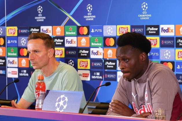 SOCCER - UEFA CL, RBS vs Kyiv SALZBURG,AUSTRIA,26.AUG.24 - SOCCER - UEFA Champions League, qualification, Red Bull Salzburg vs FC Dynamo Kyiv, preview, press conference, PK, Pressekonferenz RBS. Image shows head coach Pepijn Lijnders and Samson Baidoo (RBS).  GEPAxpictures xDavidxGeieregger