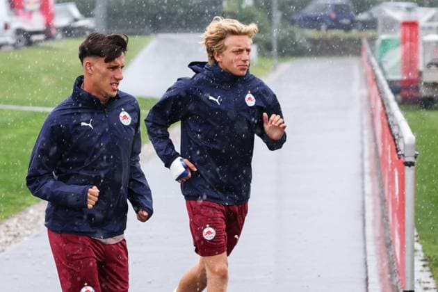SOCCER - UEFA CL, RBS vs Kyiv SALZBURG,AUSTRIA,26.AUG.24 - SOCCER - UEFA Champions League, qualification, Red Bull Salzburg vs FC Dynamo Kyiv, preview, training RBS. Image shows Nicolas Capaldo and Mads Bidstrup (RBS).  GEPAxpictures xDavidxGeieregger