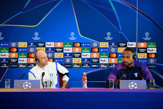 240826 Head coach Henrik Rydström and Isaac Kiese Thelin of Malmö FF during a press conference with Malmö FF on August 26, 2024 in Prague Photo Mathilda Ahlberg BILDBYRAN kod MA MA0708 fotboll football soccer fotball champions league presskonferens press conference malmö ff bbeng  Copyright: MATHILDAxAHLBERG BB240826MA046