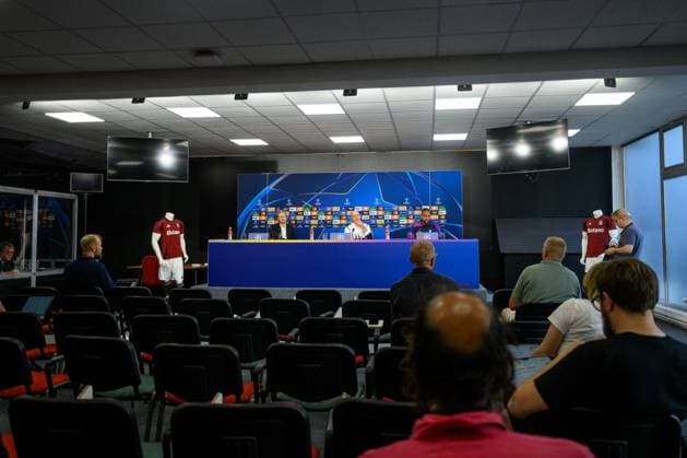 240826 Head coach Henrik Rydström and Isaac Kiese Thelin of Malmö FF during a press conference with Malmö FF on August 26, 2024 in Prague Photo Mathilda Ahlberg BILDBYRAN kod MA MA0708 fotboll football soccer fotball champions league presskonferens press conference malmö ff bbeng  Copyright: MATHILDAxAHLBERG BB240826MA047