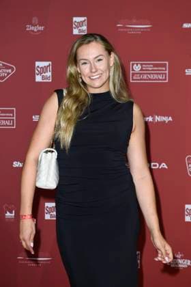 Laura Nolte Olympic champion in two-man bobsleigh on arrival at the SPORT BILD Award ceremony on 26 08 2024 in the Fischauktionshalle in Hamburg