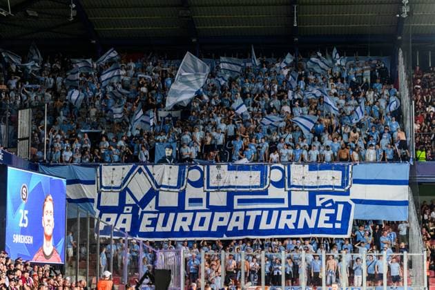 240827 Supporters of Malmö FF ahead of the UEFA Champions League football match between Sparta Prague and Malmö FF on August 27, 2024 in Prague Photo Mathilda Ahlberg BILDBYRAN kod MA MA0710 fotboll football soccer fotball champions league sparta prag malmö ff bbeng publik  Copyright: MATHILDAxAHLBERG BB240827MA063