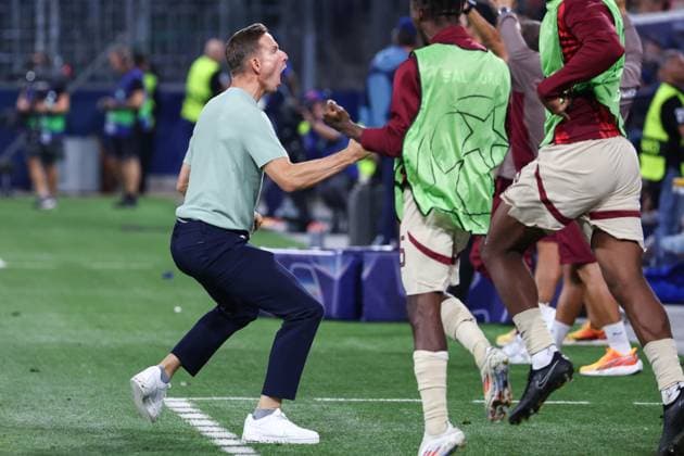SOCCER - UEFA CL, RBS vs Kyiv SALZBURG,AUSTRIA,27.AUG.24 - SOCCER - UEFA Champions League, qualification, Red Bull Salzburg vs FC Dynamo Kyiv. Image shows the rejoicing of head coach Pepijn Lijnders (RBS).  GEPAxpictures xDavidxGeieregger