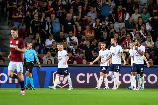 240827 Anders Christiansen, Gabriel Busanello, Pontus Jansson, Jens Stryger Larsen, and Isaac Kiese Thelin of Malmö FF reacts towards the referee during the UEFA Champions League football match between Sparta Prague and Malmö FF on August 27, 2024 in Prague Photo Mathilda Ahlberg BILDBYRAN kod MA MA0710 fotboll football soccer fotball champions league sparta prag malmö ff bbeng bbauto depp  Copyright: MATHILDAxAHLBERG BB240827MA067