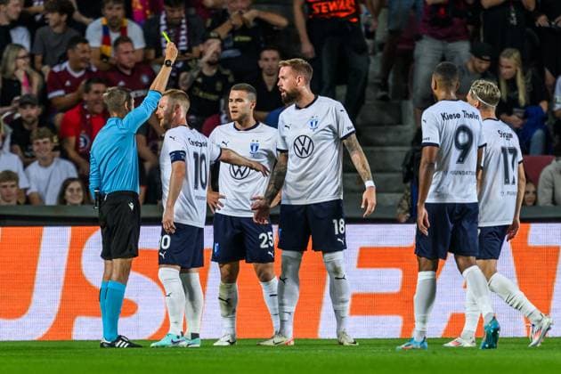 240827 Pontus Jansson of Malmö FF is shown a yellow card during the UEFA Champions League football match between Sparta Prague and Malmö FF on August 27, 2024 in Prague Photo Mathilda Ahlberg BILDBYRAN kod MA MA0710 fotboll football soccer fotball champions league sparta prag malmö ff bbeng bbauto depp  Copyright: MATHILDAxAHLBERG BB240827MA070