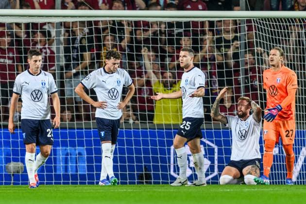 240827 Lasse Berg Johnsen, Colin Rösler, Gabriel Busanello, Pontus Jansson and goalkeeper Johan Dahlin of Malmö FF look dejected during the UEFA Champions League football match between Sparta Prague and Malmö FF on August 27, 2024 in Prague Photo Mathilda Ahlberg BILDBYRAN kod MA MA0710 fotboll football soccer fotball champions league sparta prag malmö ff bbeng depp  Copyright: MATHILDAxAHLBERG BB240827MA071