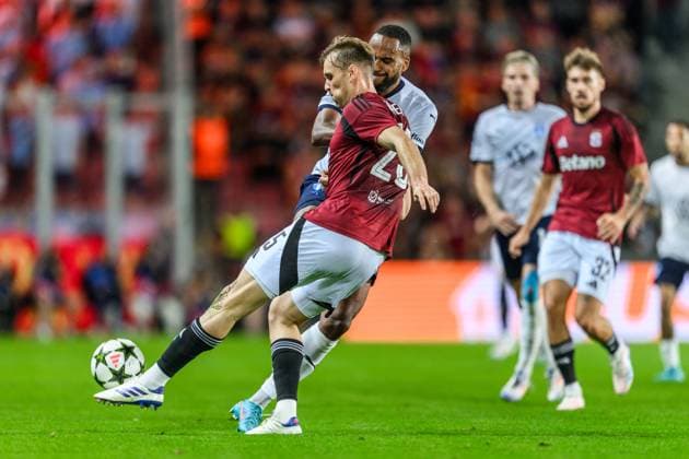 240827 Asger Sorensen of Sparta Prague and Isaac Kiese Thelin of Malmö FF during the UEFA Champions League football match between Sparta Prague and Malmö FF on August 27, 2024 in Prague Photo Mathilda Ahlberg BILDBYRAN kod MA MA0710 fotboll football soccer fotball champions league sparta prag malmö ff bbeng bbauto  Copyright: MATHILDAxAHLBERG BB240827MA073
