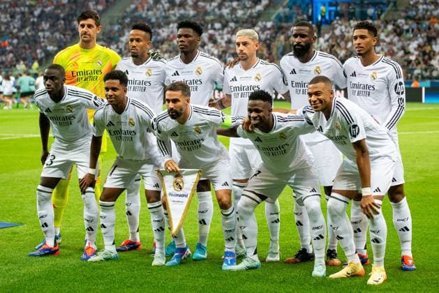 August 14, 2024, Warsaw, Poland: Team of Real Madrid seen posing to the group photo during the UEFA Super Cup Final match between Real Madrid and Atalanta BC at the PGE Narodowy in Warsaw. Warsaw Poland - ZUMAs227 20240814_zip_s227_027 Copyright: xMateuszxSlodkowskix