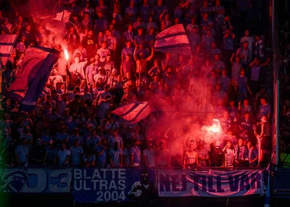 240827 Supporters of Malmö FF with flares during the UEFA Champions League football match between Sparta Prague and Malmö FF on August 27, 2024 in Prague Photo Mathilda Ahlberg BILDBYRAN kod MA MA0710 fotboll football soccer fotball champions league sparta prag malmö ff bbeng publik  Copyright: MATHILDAxAHLBERG BB240827MA084