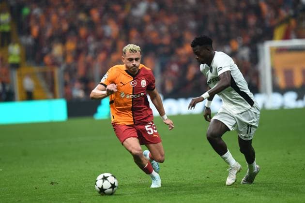 Baris Alper Yilmaz of Galatasaray and Ebrima Colley (11) of Young Boys during the UEFA Champions League Play-Offs Second Leg match between Galatasaray and Young Boys at Rams Park Stadium in Istanbul , Turkey on August 27 , 2024. ( Photo by Seskimphoto ) Galatasaray v Young Boys - UEFA Champions League Play-Offs Second Leg 
