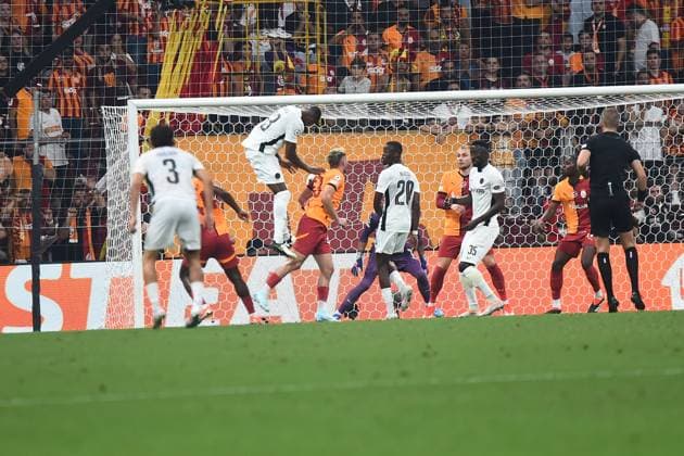 Baris Alper Yilmaz of Galatasaray and Mohamed Aly Camara (13) of Young Boys during the UEFA Champions League Play-Offs Second Leg match between Galatasaray and Young Boys at Rams Park Stadium in Istanbul , Turkey on August 27 , 2024. ( Photo by Seskimphoto ) Galatasaray v Young Boys - UEFA Champions League Play-Offs Second Leg 