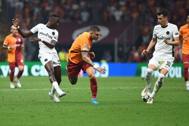 Mauro Icardi (9)of Galatasaray and Cheikh Niasse (L) , Sandro Lauper (R) of Young Boys during the UEFA Champions League Play-Offs Second Leg match between Galatasaray and Young Boys at Rams Park Stadium in Istanbul , Turkey on August 27 , 2024. ( Photo by Seskimphoto ) Galatasaray v Young Boys - UEFA Champions League Play-Offs Second Leg 